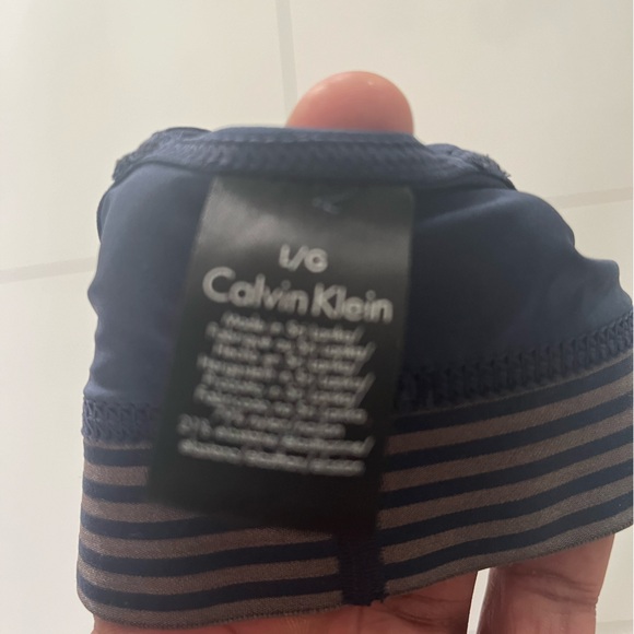 CALVIN KLEIN GYM TOP SZ . LG - Picture 3 of 3